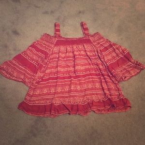 Shoulder less blouse with open arms.